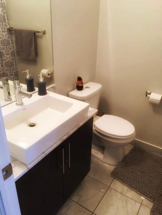 Beautiful Unit In Heart Of Downtown Toronto Apartment Exterior photo